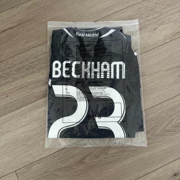 Real Madrid Beckham 2006/07 Soccer Jersey Black - Picture 4 of 5